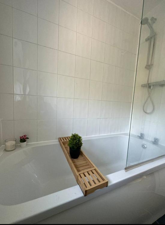 Comfy 1 Bedroom Apartment - Sleeps 2 With Free Parking! St Helens  Exterior photo